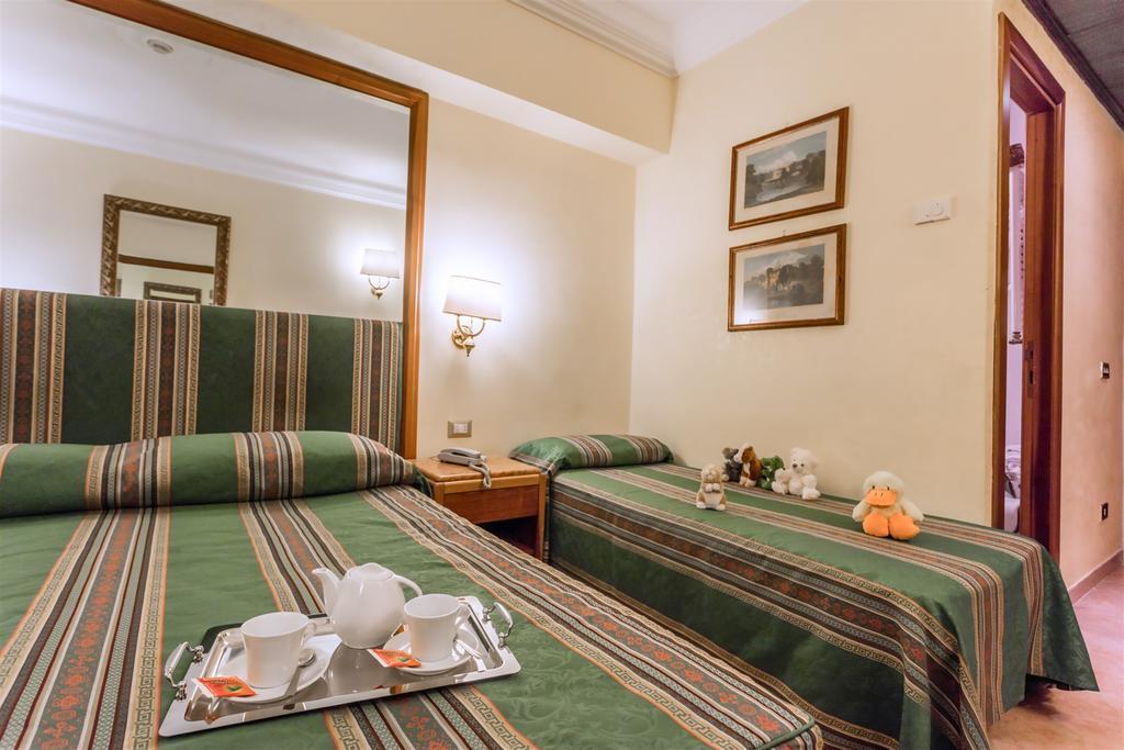 Raeli Hotel Lux Rom Exterior foto