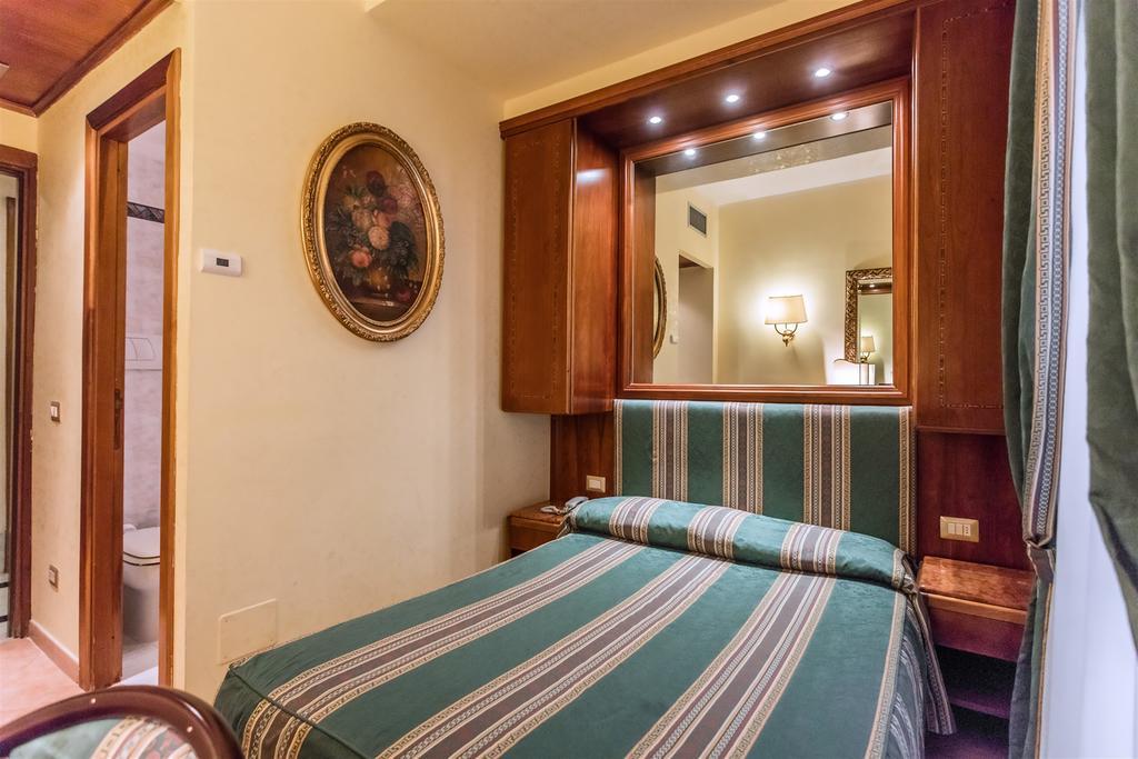 Raeli Hotel Lux Rom Exterior foto