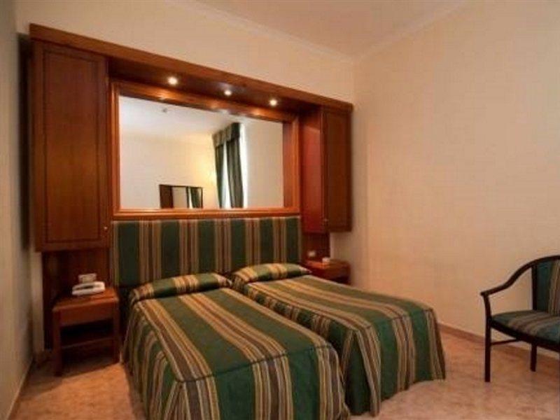 Raeli Hotel Lux Rom Exterior foto