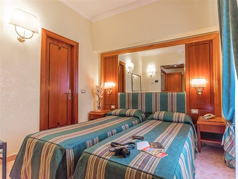 Raeli Hotel Lux Rom Exterior foto