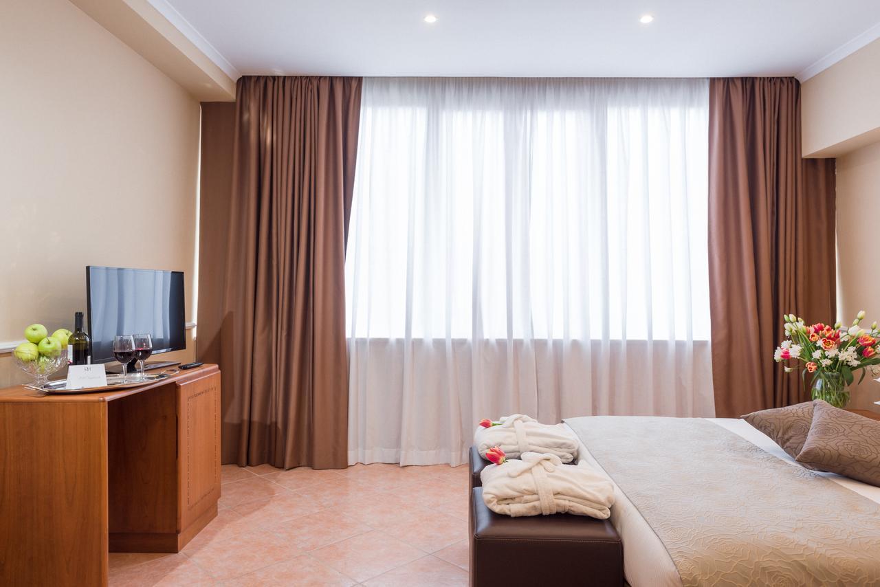 Raeli Hotel Lux Rom Exterior foto