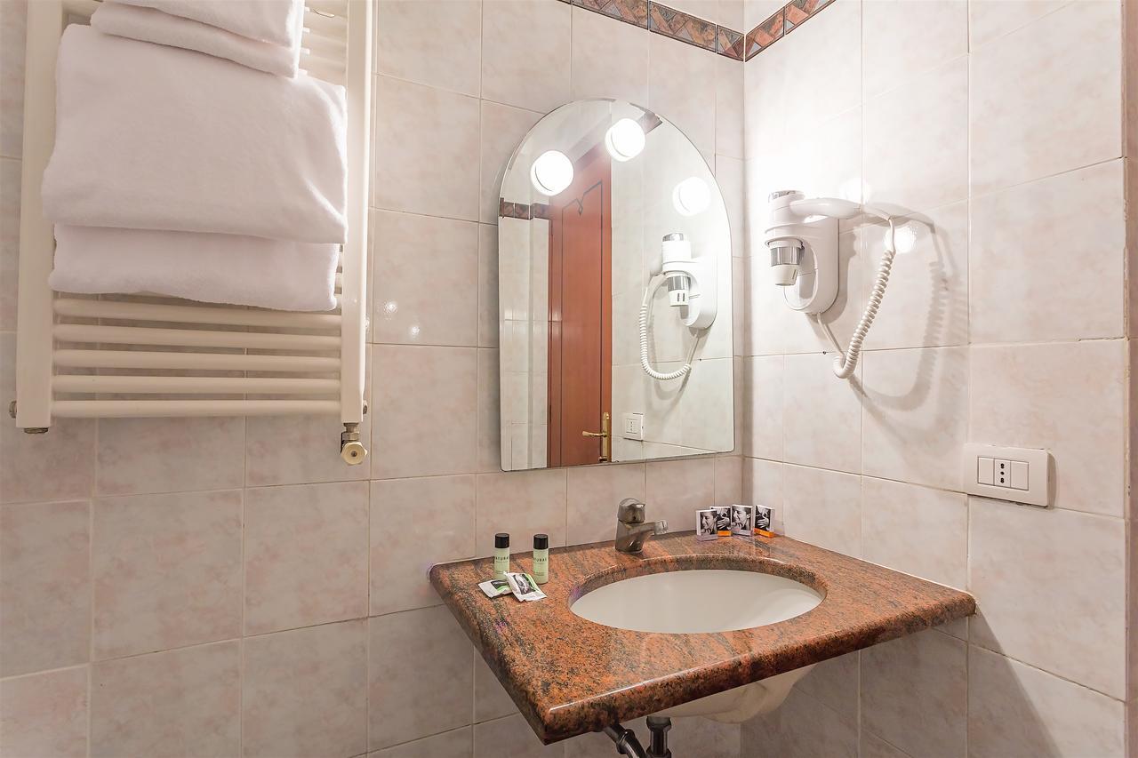 Raeli Hotel Lux Rom Exterior foto