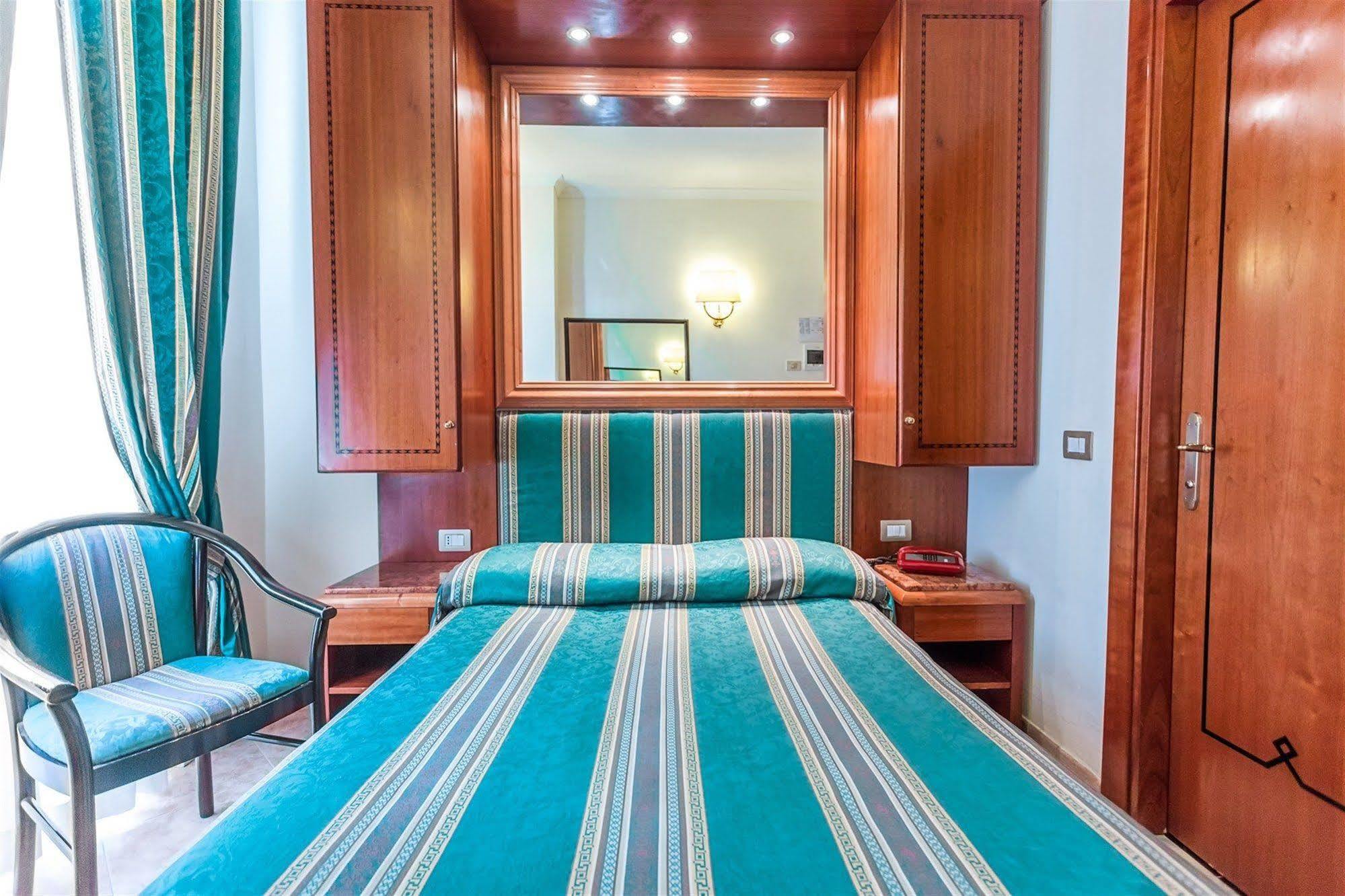 Raeli Hotel Lux Rom Exterior foto