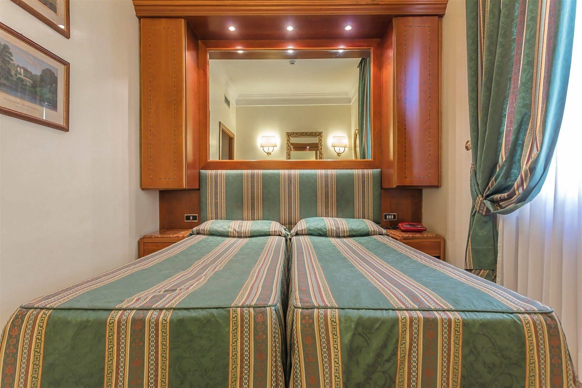 Raeli Hotel Lux Rom Exterior foto