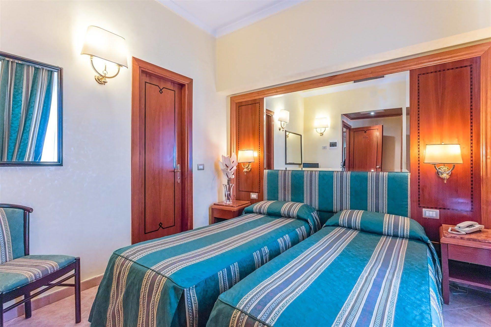 Raeli Hotel Lux Rom Exterior foto