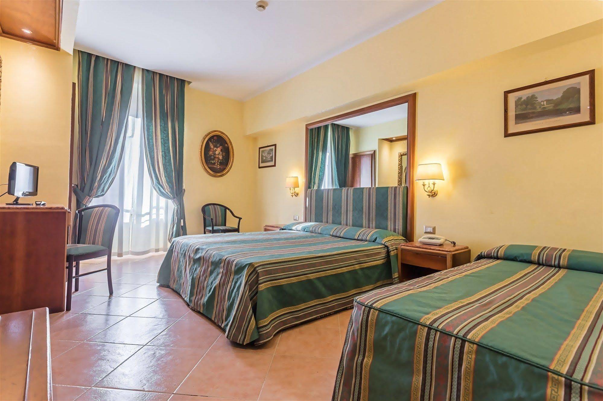 Raeli Hotel Lux Rom Exterior foto