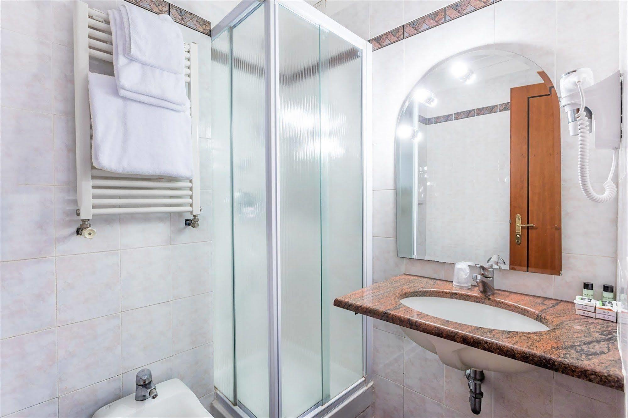 Raeli Hotel Lux Rom Exterior foto