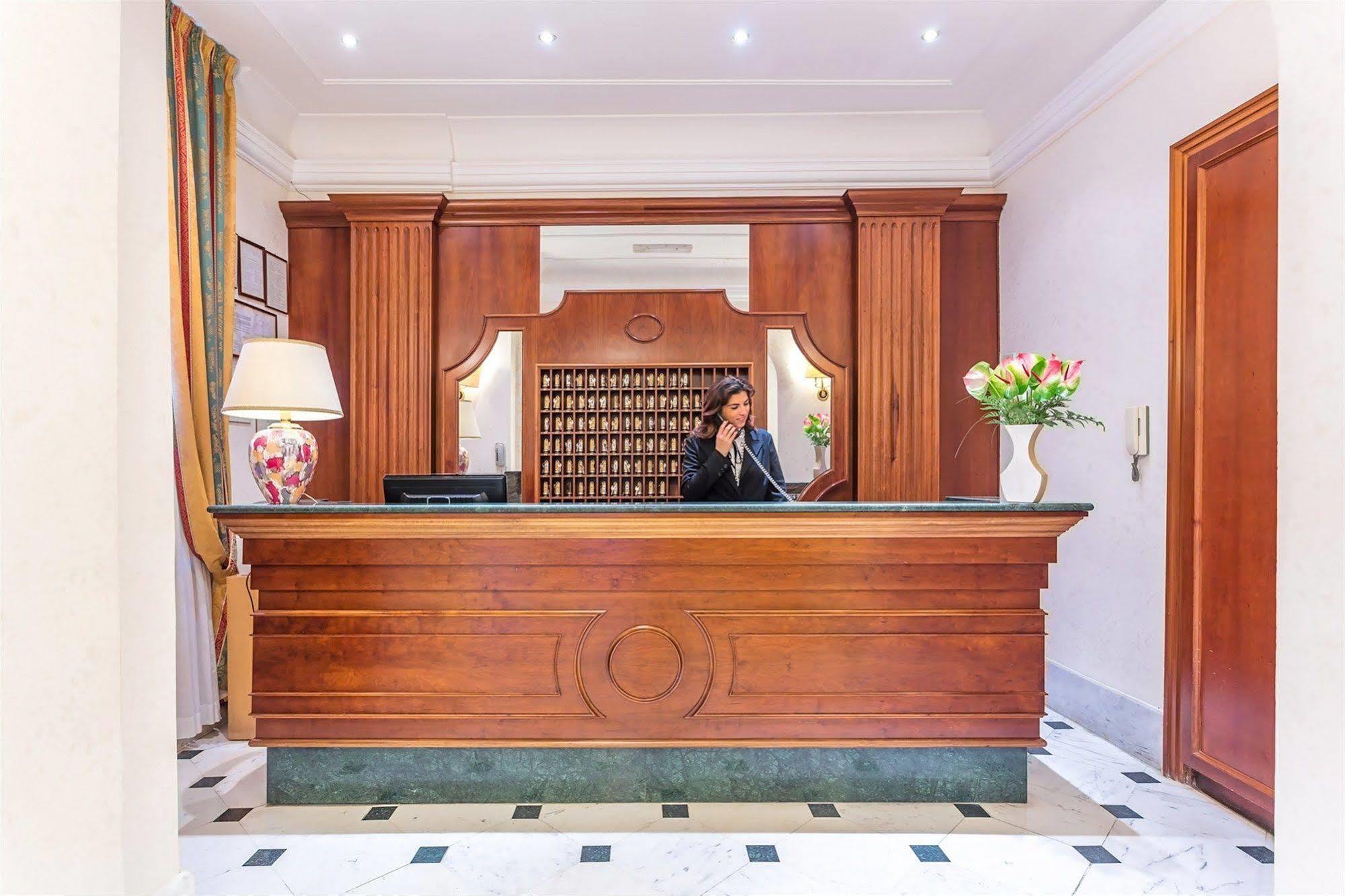 Raeli Hotel Lux Rom Exterior foto