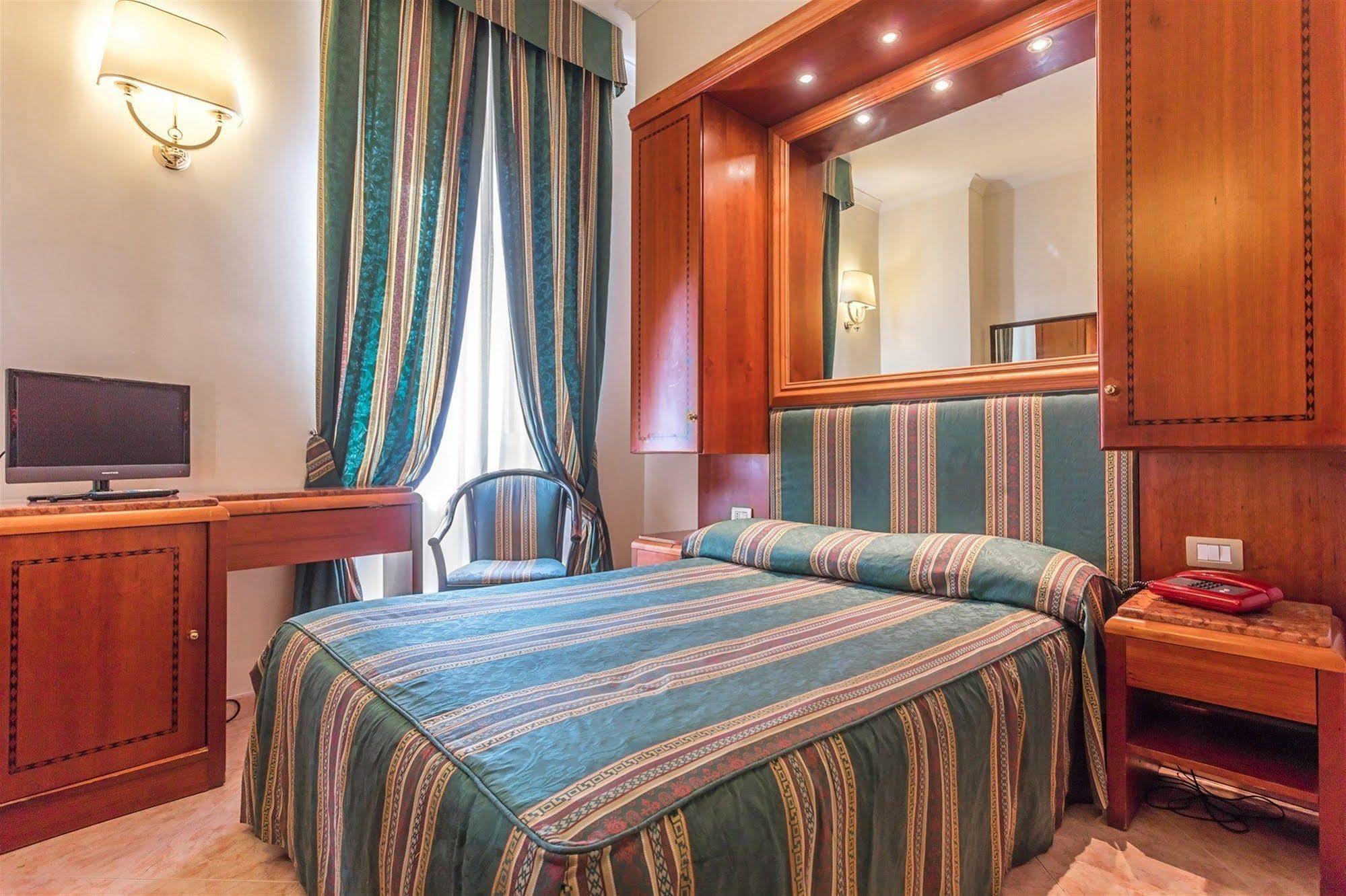 Raeli Hotel Lux Rom Exterior foto