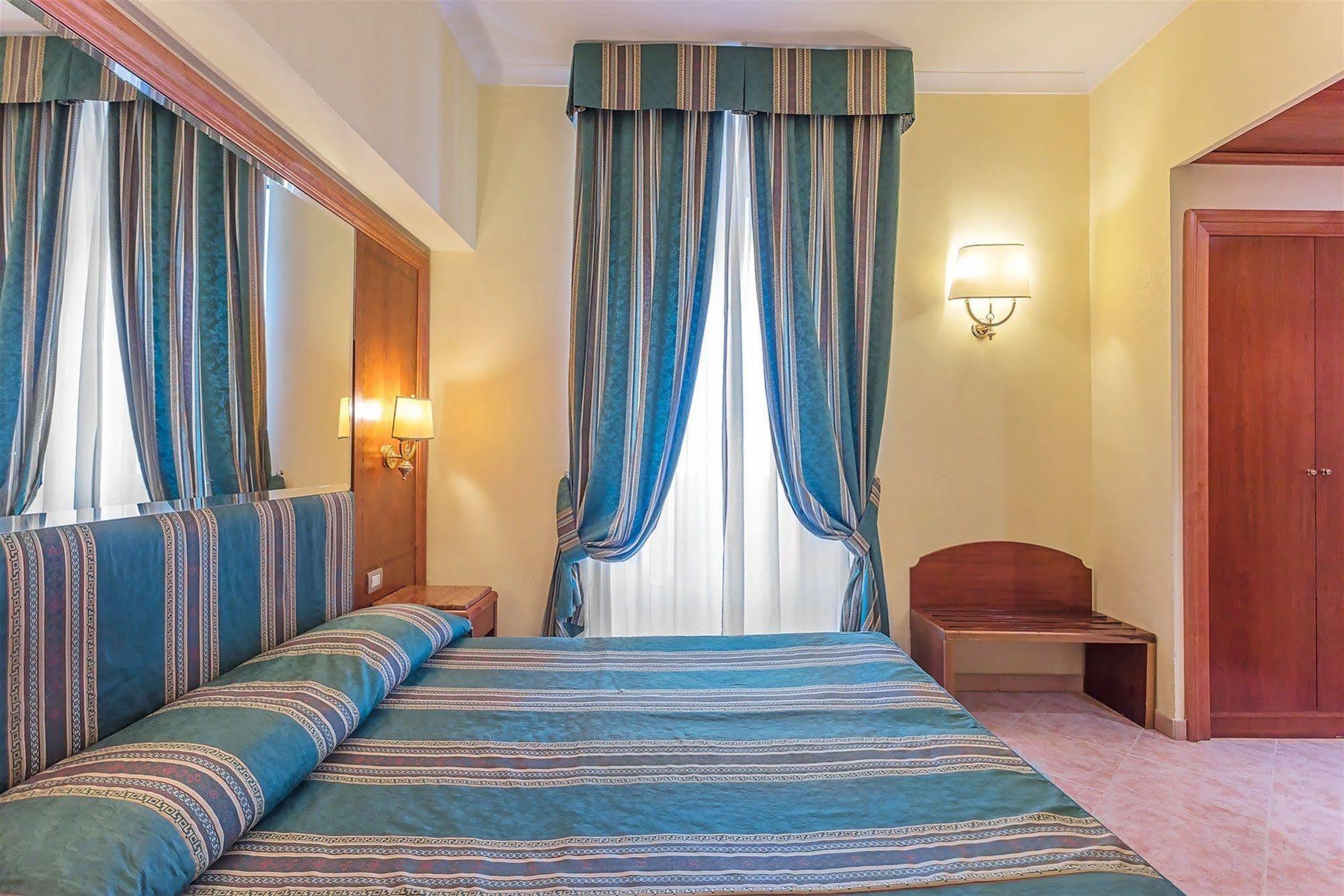 Raeli Hotel Lux Rom Exterior foto