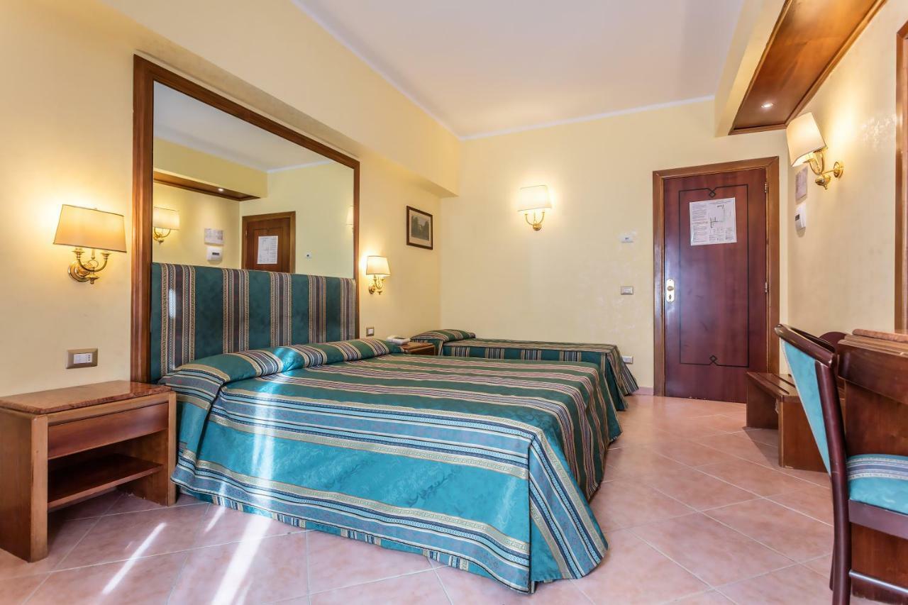 Raeli Hotel Lux Rom Exterior foto